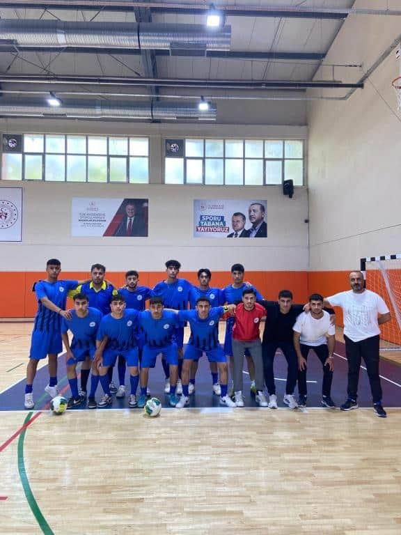 OKULUMUZ FUTSAL İLÇE İKİNCİSİ Haldun Koşay Anadolu Lisesi